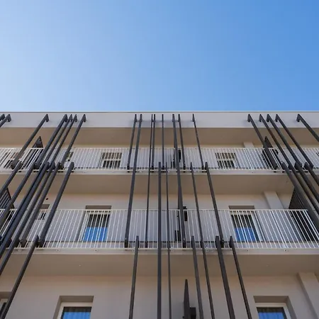 Hotel Lux Sh فندق غابيتّشي ماري