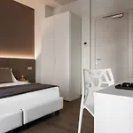 מלון Hotel Lux Sh