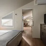 מלון Hotel Lux Sh
